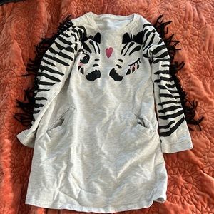 Girls zebra dress with fun arm detail. H&M 6-8y with pockets.